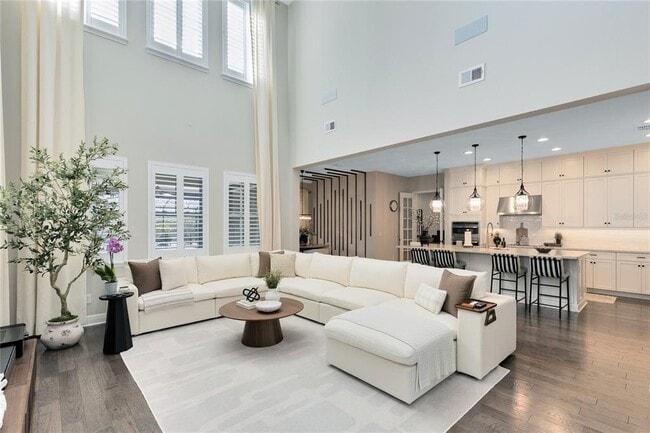 Building Photo - 9374 Reymont Street