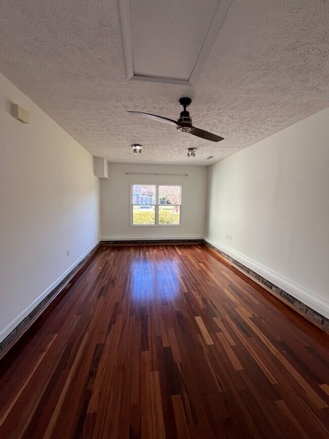 Building Photo - Recently Renovated Home in Wilmington