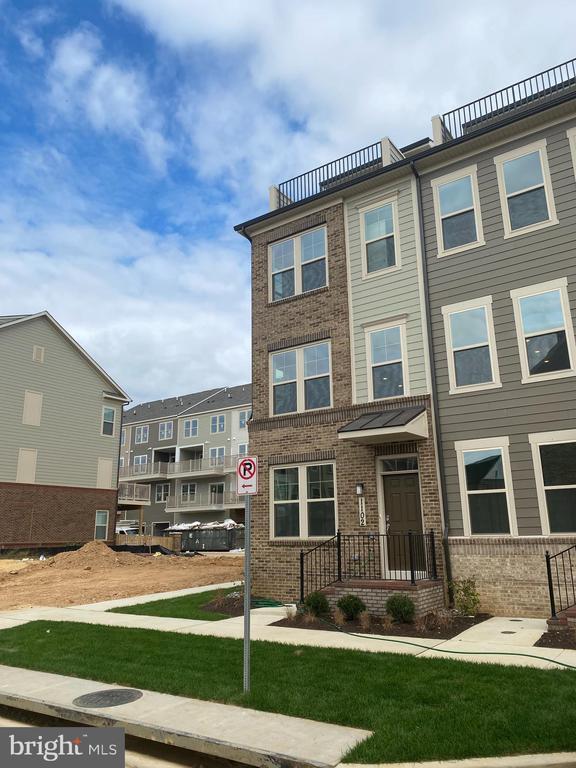 Building Photo - 1102 Vermeer Ave