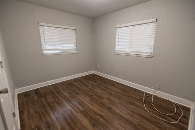 Building Photo - 3196 N Ridge Rd