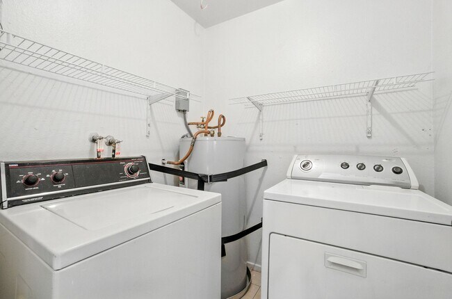 Building Photo - First floor 2-Bedroom, 1-Bath with Fireplace – Move-In Ready! ** MOVE IN SPECIAL! HALF OFF FIRST ...