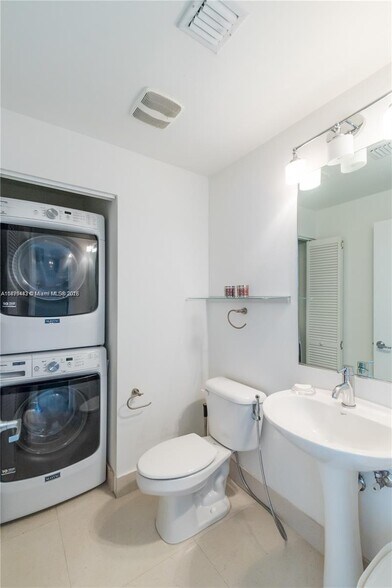 Building Photo - 888 Biscayne Blvd