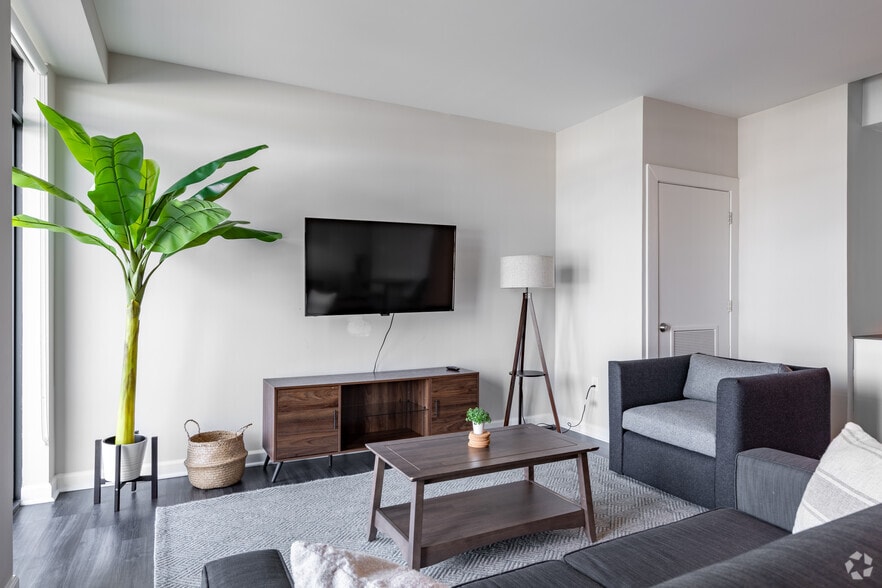Studio, 1BA - 693SF - The Peach