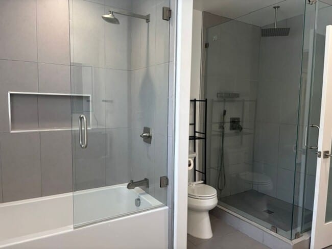 Building Photo - Remodeled 3 Bed 3 Bath House with Jacuzzi ...