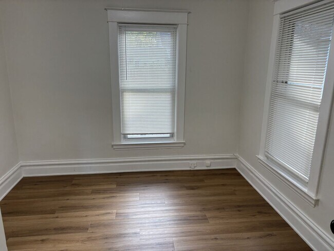 Building Photo - Charming Alger Heights home available now