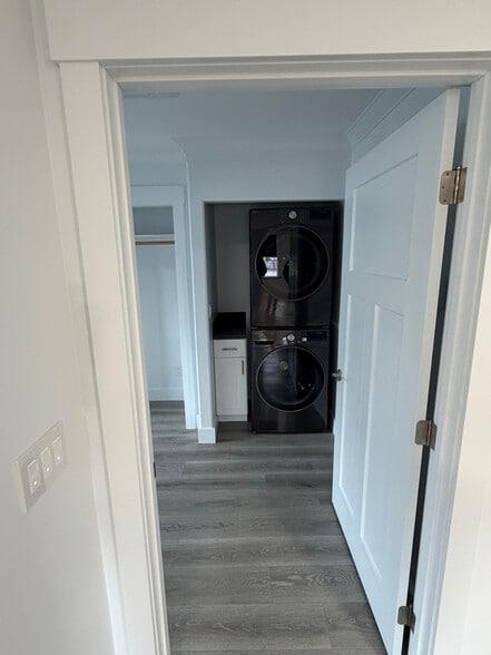 Building Photo - 205 1st Ave