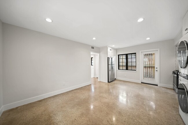 Building Photo - 520 Lovett Blvd