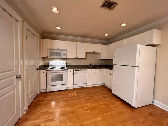 Building Photo - PRE-LEASING FOR AUGUST 10 2026! WOODLANDS OF ATHENS