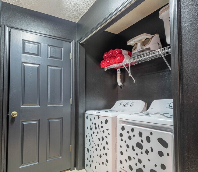 Building Photo - 8447 Crystal Cove Loop