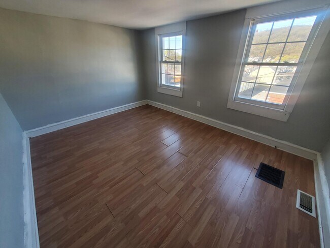 Building Photo - 1736 Fairview St