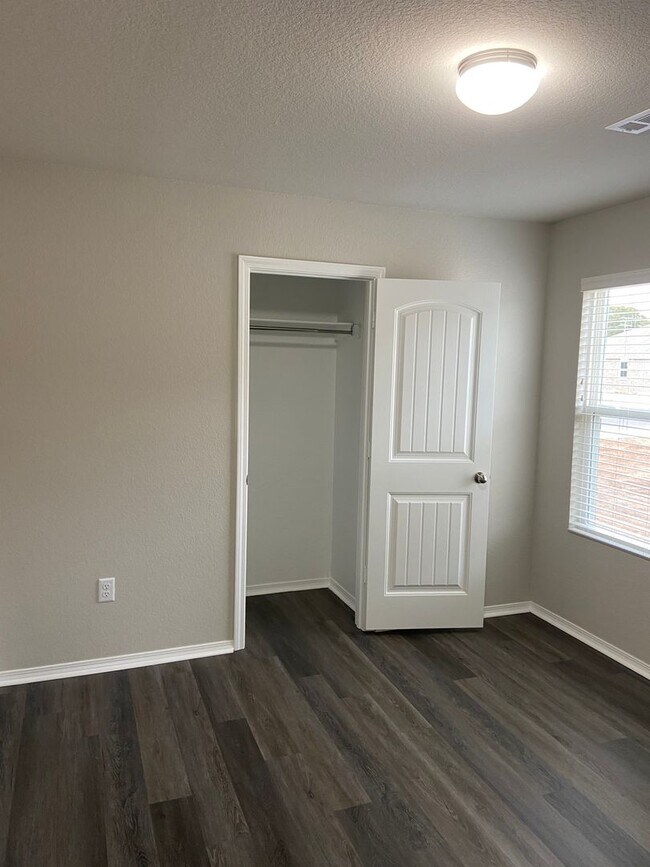 Building Photo - *Preleasing Now* -Four Bedroom | Two Bathroom Home in Conrad Court