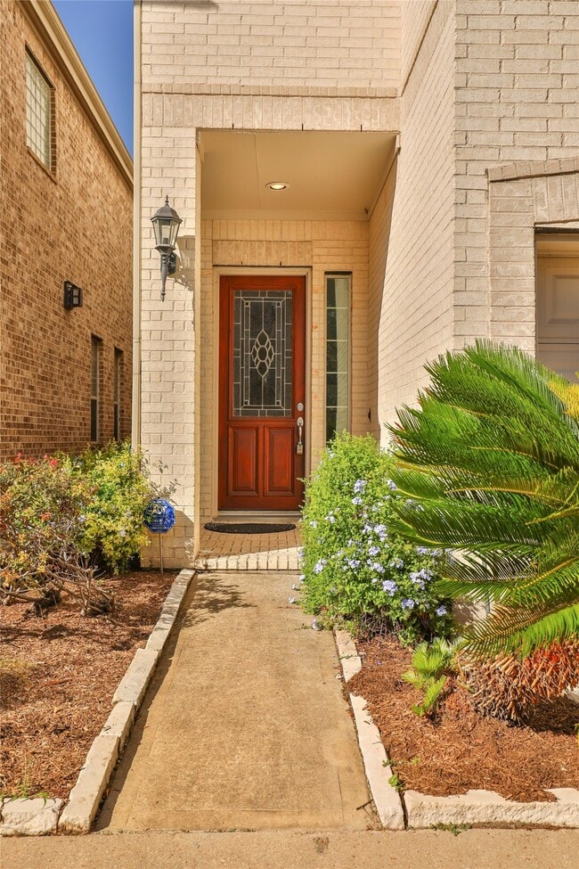 Building Photo - 10126 Holly Chase Dr