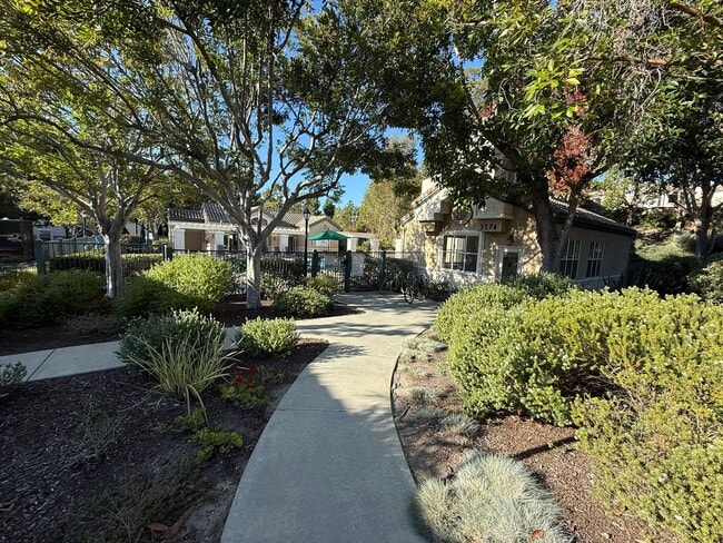 Building Photo - 1BR/1BA Condo w/ ASSIGNED PARKING for rent near Del Mar AVAILABLE NOW!