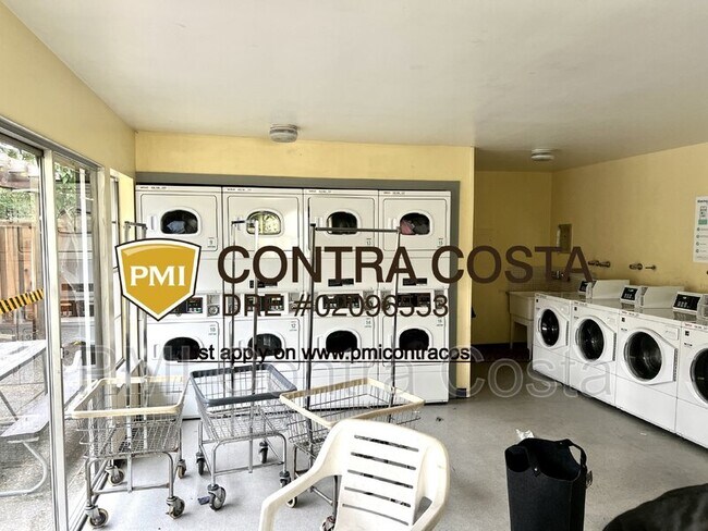 Building Photo - 1060 Oak Grove Rd