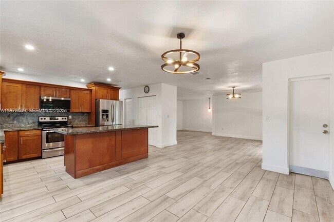 Building Photo - 16665 SW 93rd Ct