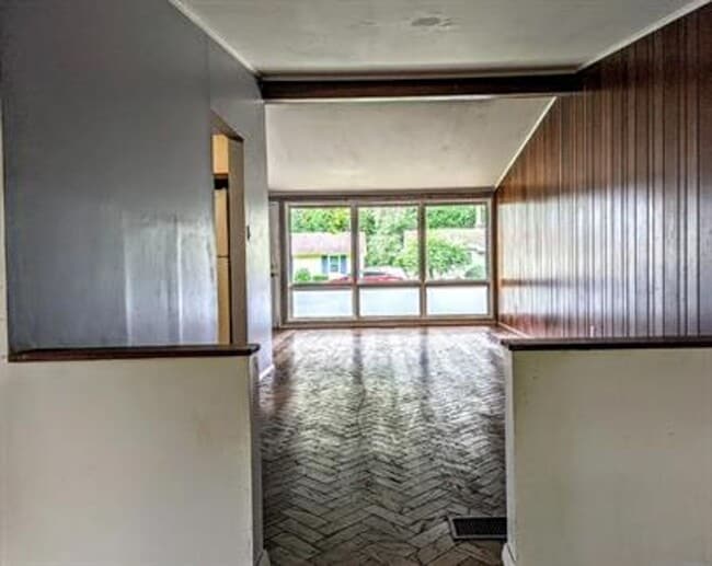 Building Photo - 714 Breen Dr