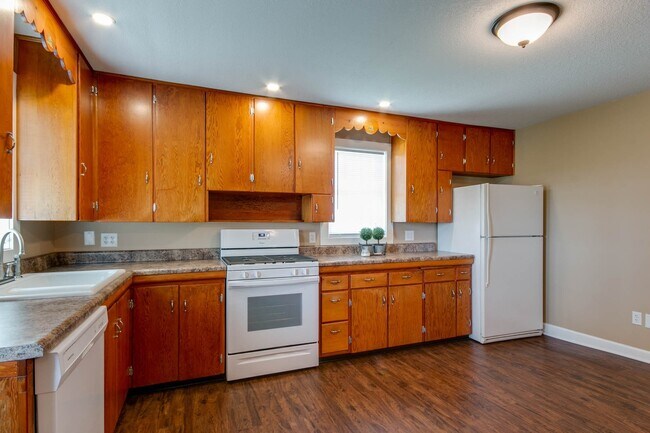 Building Photo - Country House in the Rock Creek School Dis...