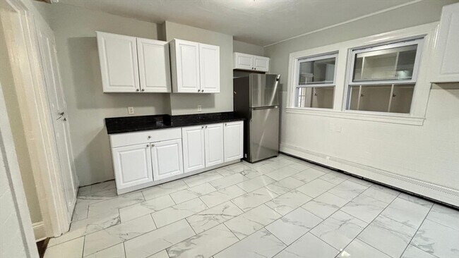 Building Photo - 10 Eames St