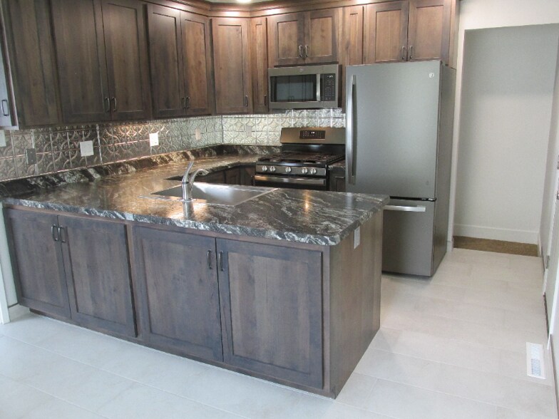 Building Photo - 1913 16th Ave S