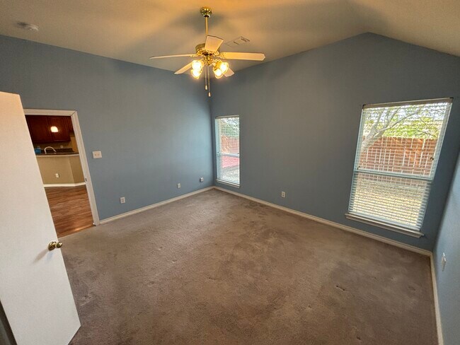 Building Photo - 3003 Lake Ridge Dr