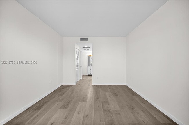 Building Photo - 300 Bayview Dr