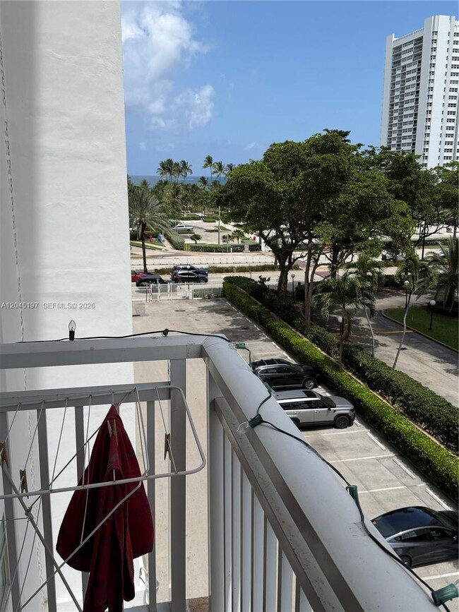 Building Photo - 1849 S Ocean Dr