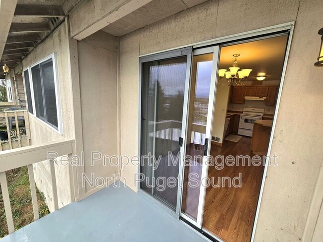 Building Photo - 8326 Henning Dr