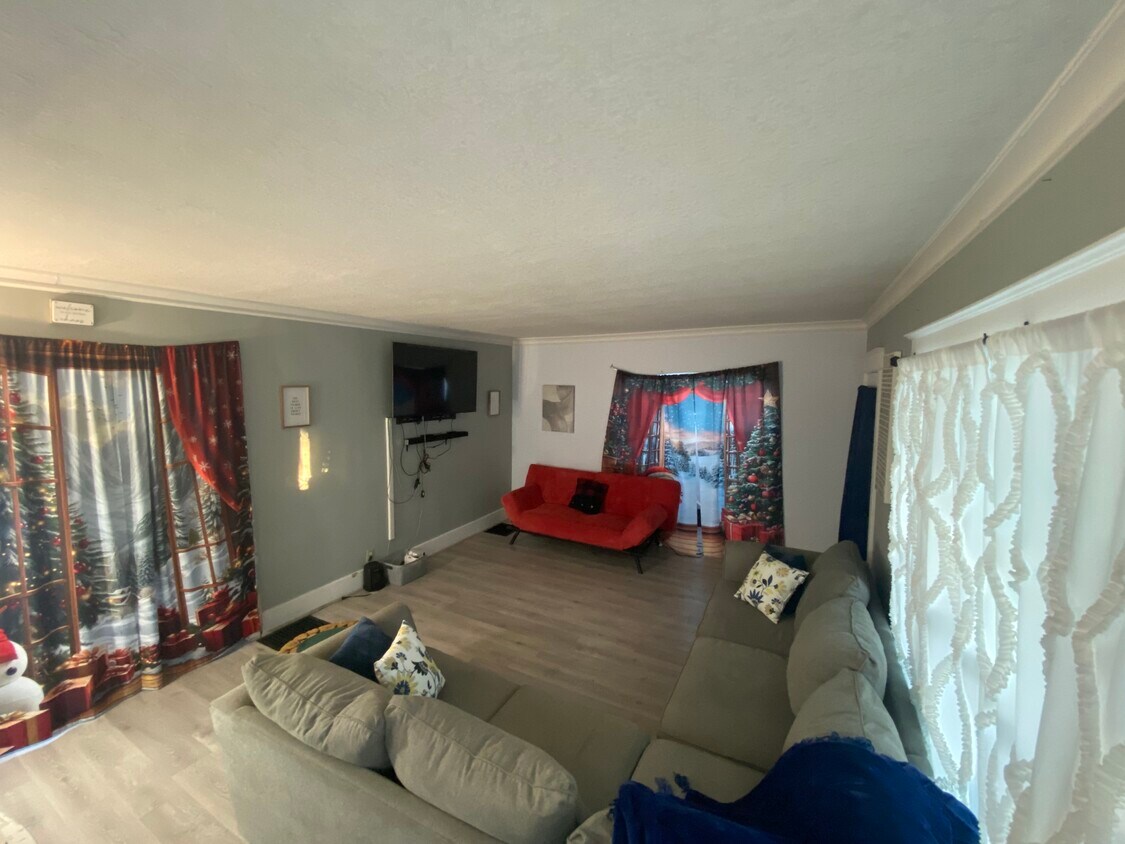 Living room - 42 Howard Ave