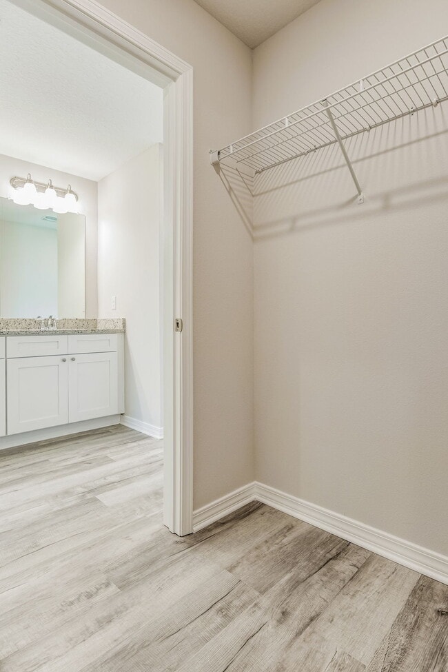 Building Photo - Contemporary Living in Milton!