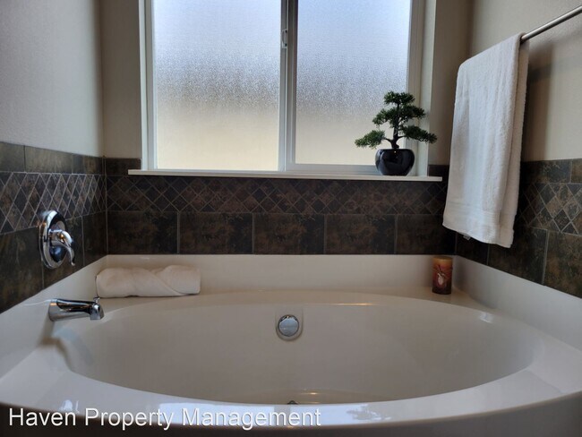 Building Photo - 4 br, 2.5 bath House - 5915 Alaska Ct