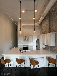 Building Photo - 1277 W 6th St