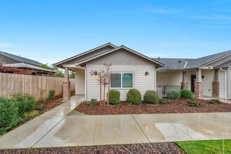 Building Photo - Wood Ranch Duplex 519
