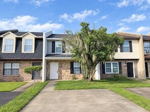 Building Photo - 5769 Dewsbury Ln