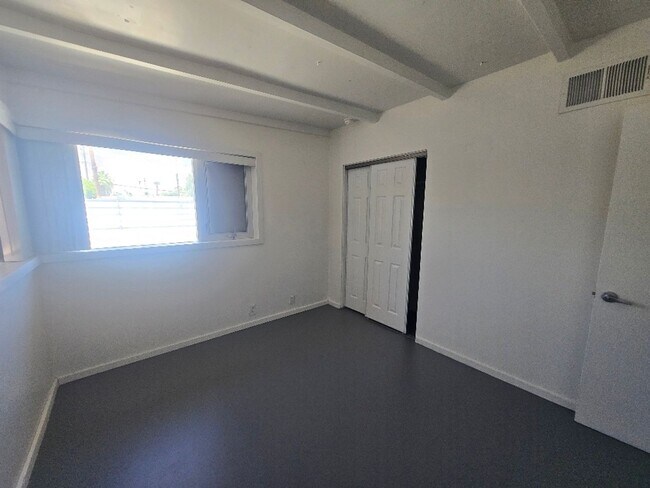 Building Photo - 540 S Mountain View Dr