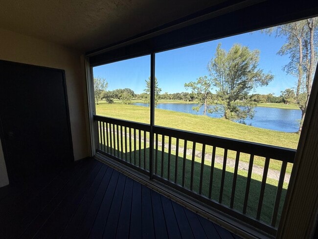 Building Photo - 608 Lakeview Dr E