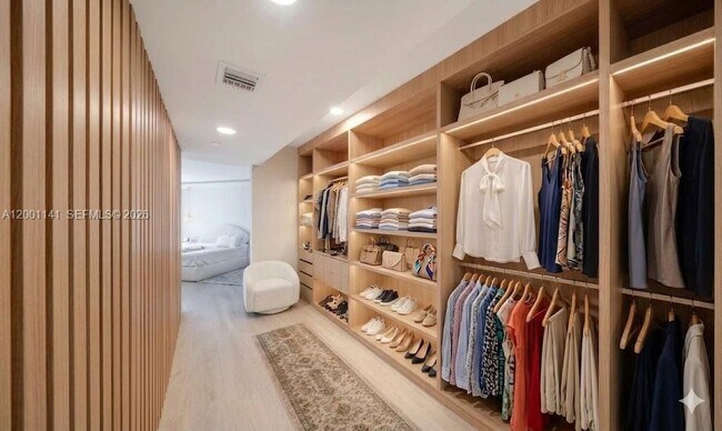Building Photo - 16485 Collins Ave