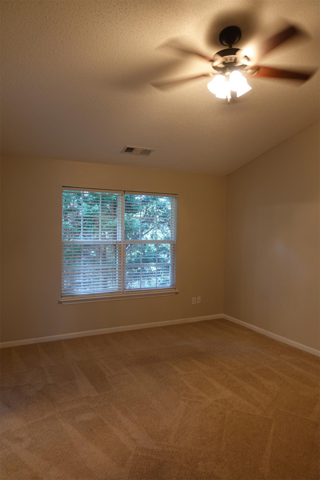 Building Photo - 25 Stratus Ct