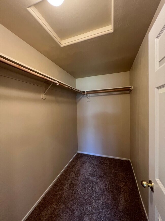 Building Photo - 2902 Tar Springs Ave