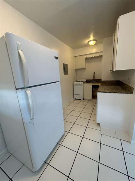 Building Photo - 405 6th Ave S