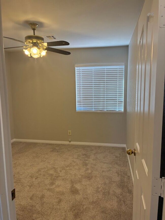 Building Photo - Lakes Community - 2 Story Home with upstairs  3 Bed w/ Loft and Pool Spa ( Sahara at S.Grand Cany...