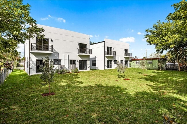 Building Photo - 120 NW 5th Ave