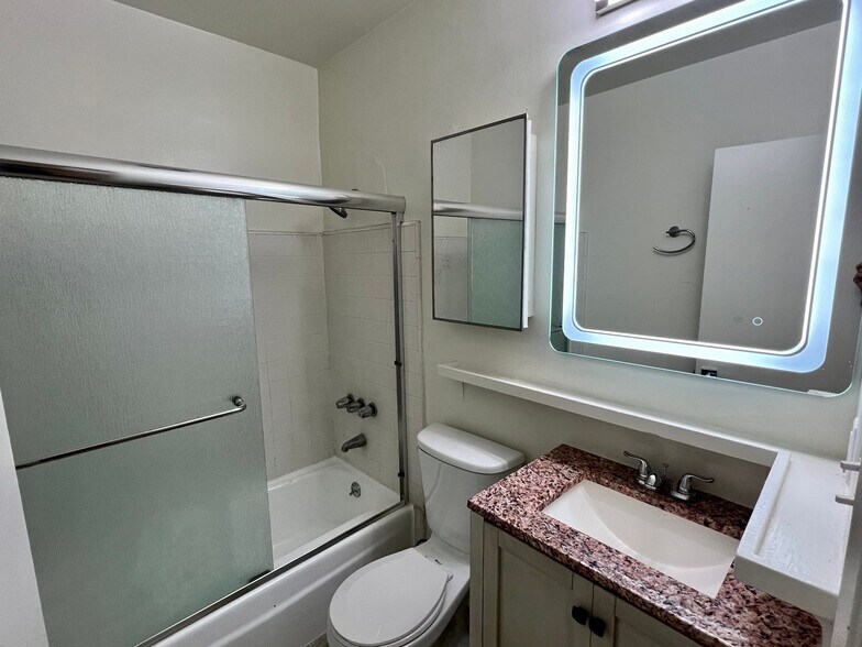 Building Photo - 12236 Pacific Ave