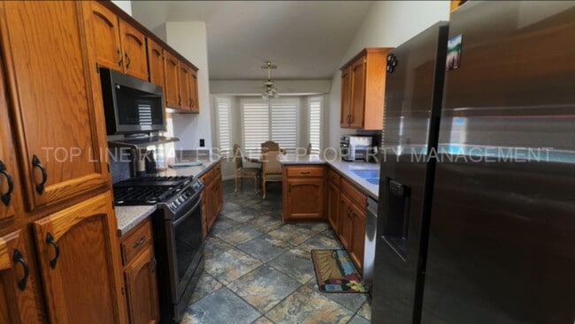 Building Photo - Coming Soon! Fully Furnished Home with Pool – Prime Location in Visalia, CA