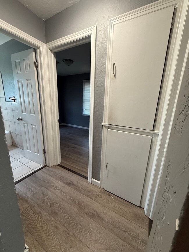 Building Photo - Charming 2-Bedroom Home in Prime Wichita L...