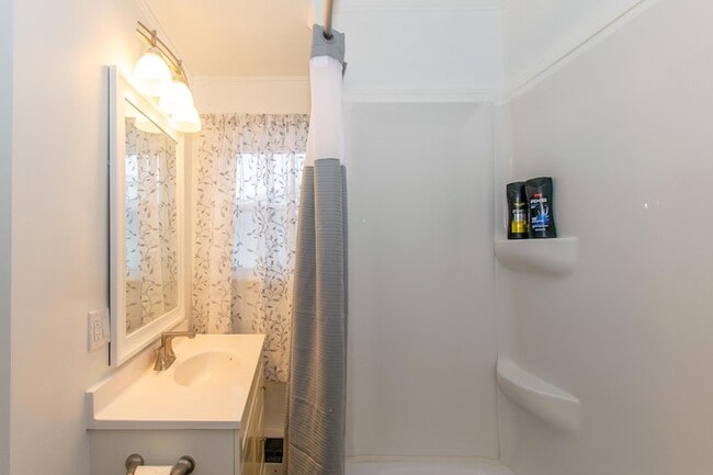 Building Photo - 3083 Ready Rd