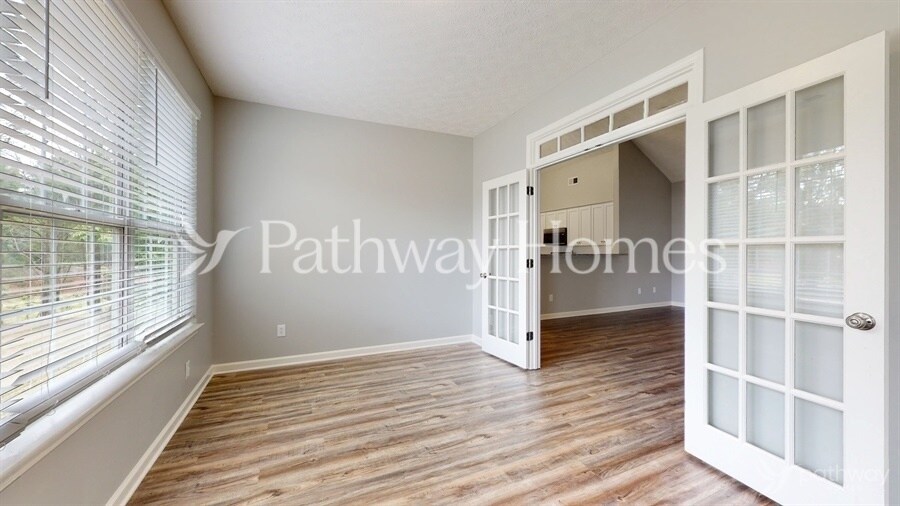 Building Photo - 8401 Somerton Cir