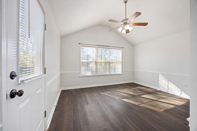 Building Photo - 638 Goodale Ln