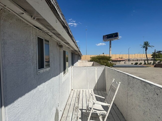 Building Photo - SE!!! Townhouse, Community Pool, Clubhouse...