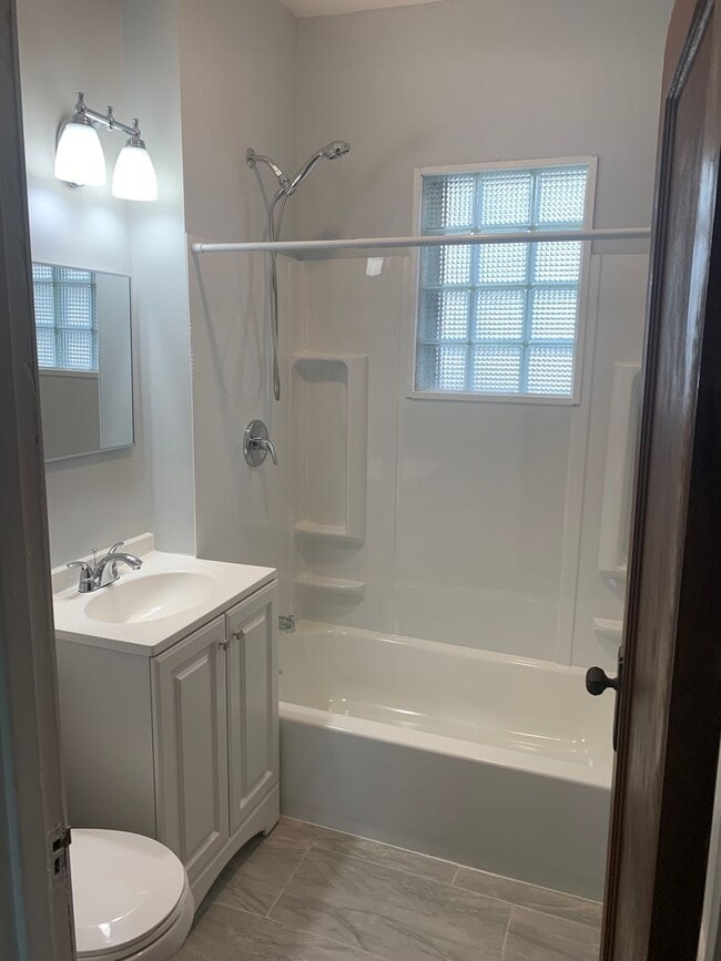 Building Photo - Spacious Updated Minne Lusa 3BR with Lots ...