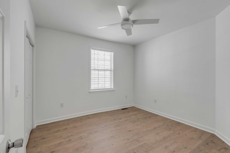 Building Photo - 207 W Poplar St